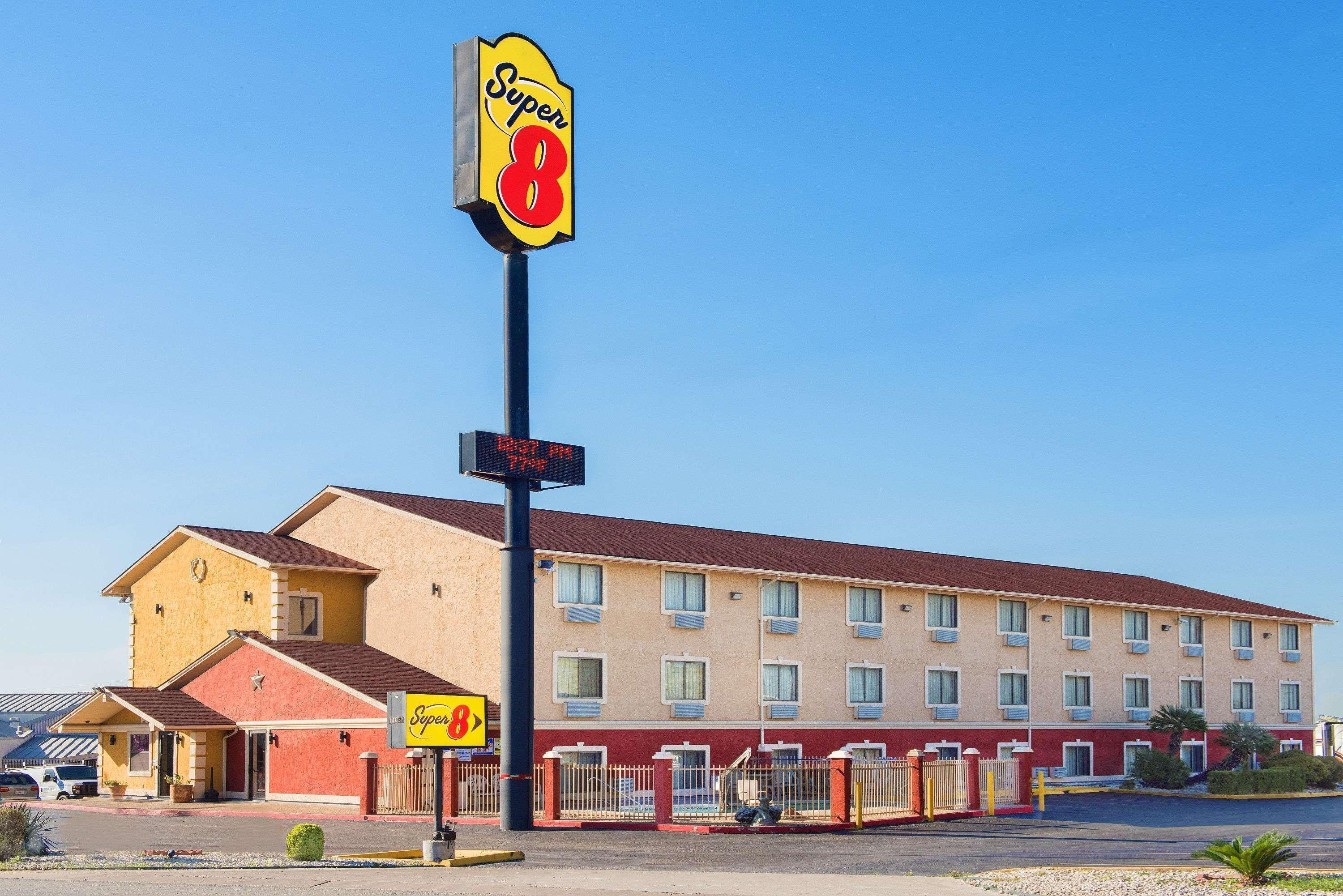 Super 8 By Wyndham San Antonio/I-35 North Hotel Exterior foto