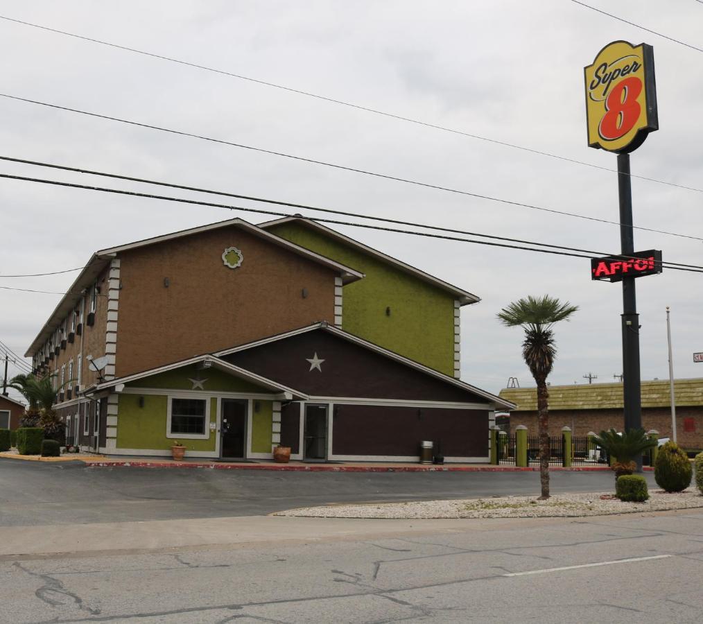 Super 8 By Wyndham San Antonio/I-35 North Hotel Exterior foto