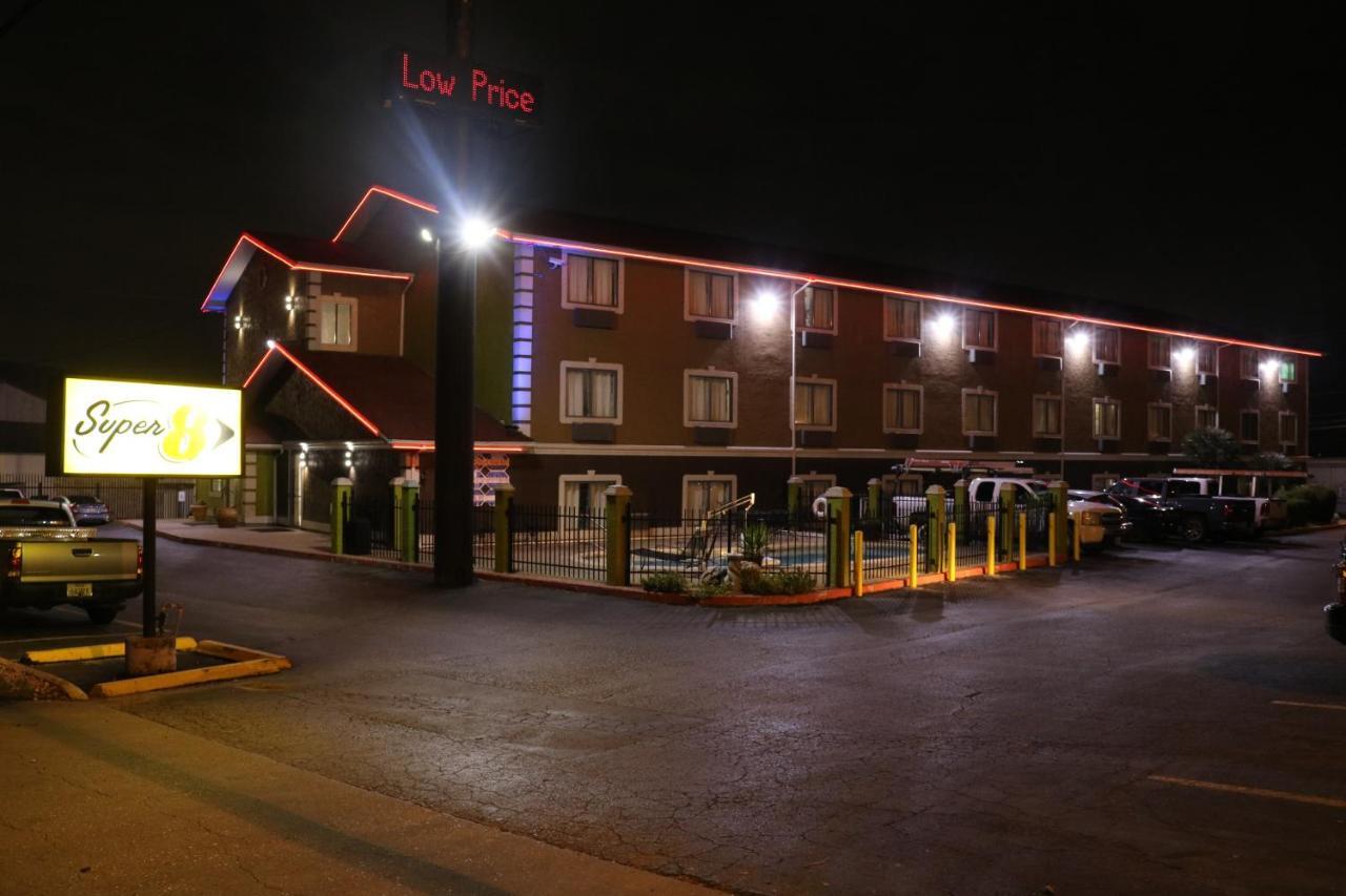 Super 8 By Wyndham San Antonio/I-35 North Hotel Exterior foto