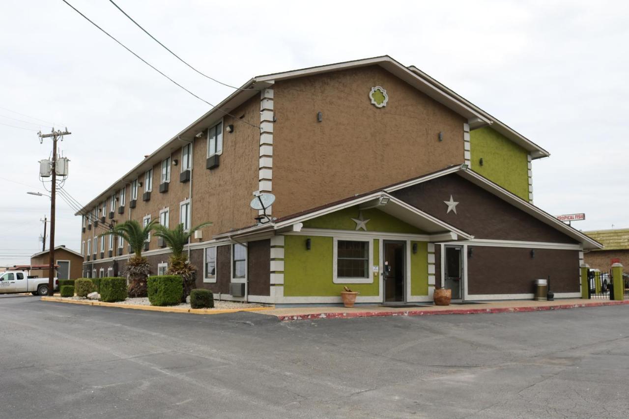 Super 8 By Wyndham San Antonio/I-35 North Hotel Exterior foto