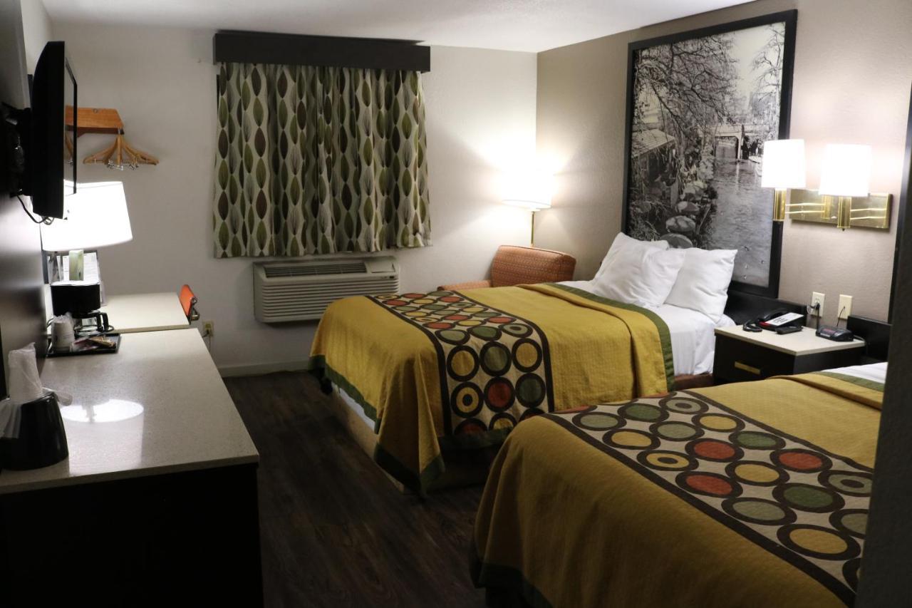 Super 8 By Wyndham San Antonio/I-35 North Hotel Exterior foto