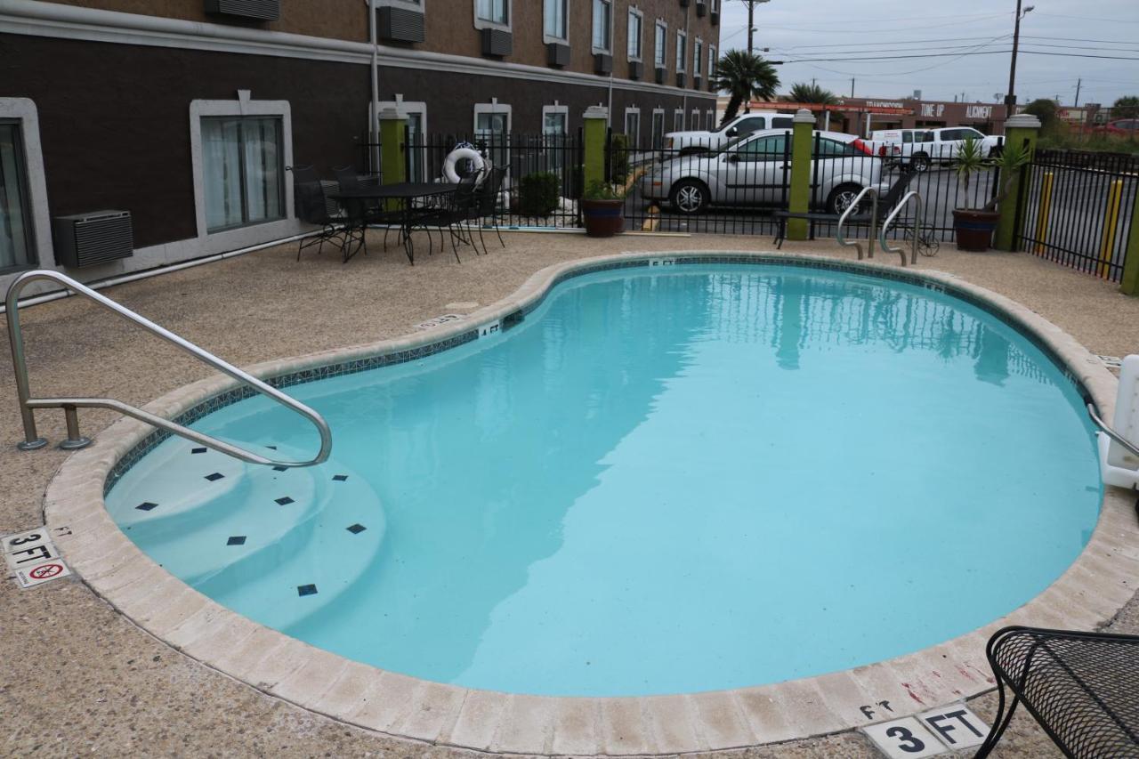 Super 8 By Wyndham San Antonio/I-35 North Hotel Exterior foto